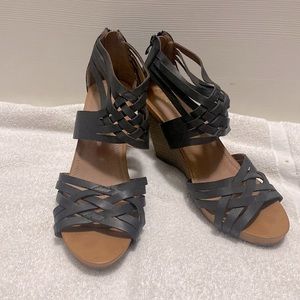 Wedges like new, size 10 woman